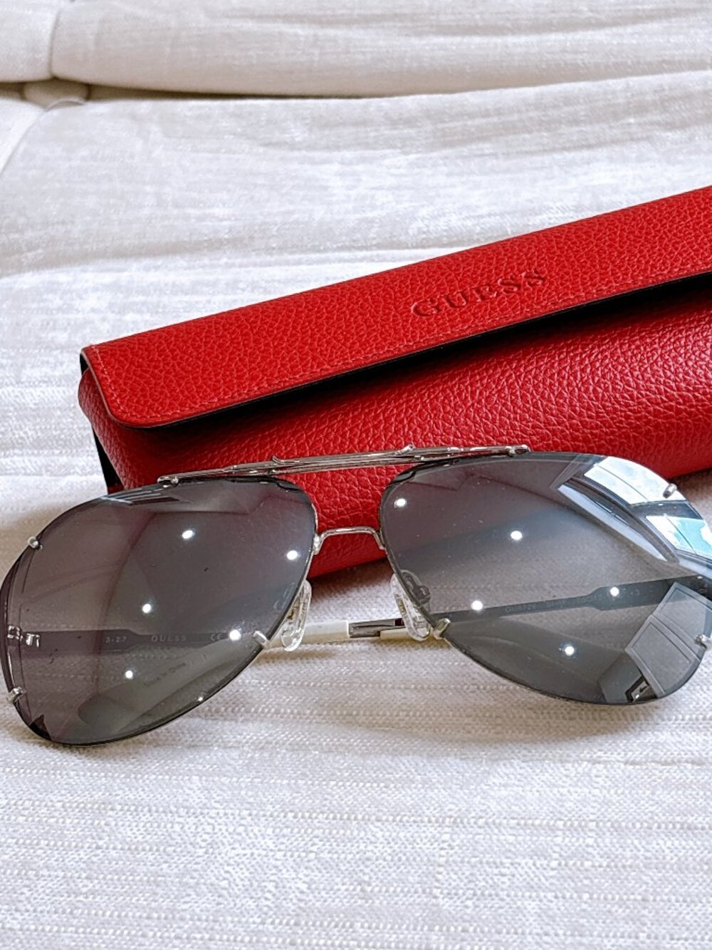 90% NEW GUESS SUNGLASSES, WITH CASE